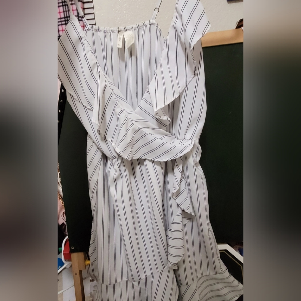 spaghetti strap v Neck dress